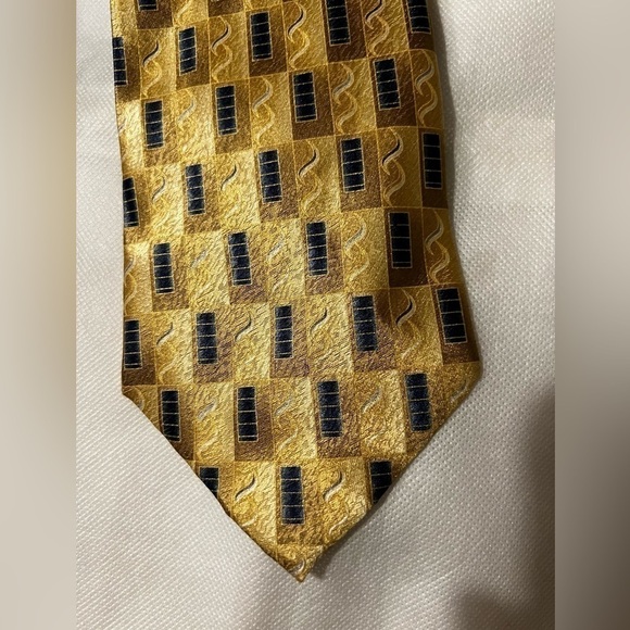 Pierre Cardin 100 percent silk gold with geometric design scarf office wear​​​​​ - Picture 5 of 7